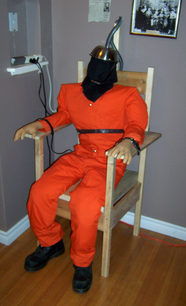 Пытка электрическим стулом. Человек на электрическом стуле. Электрический стул смертная казнь. Казнь на электрическом стуле.